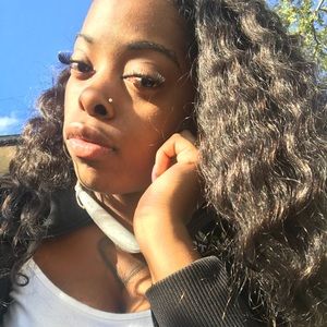 Meet your Posher, Alexus